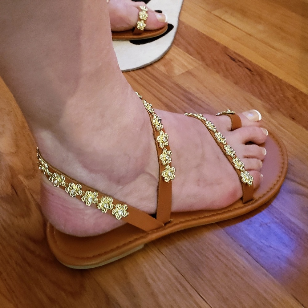 NWT Chic Roman-Inspired Strappy Sandals - Picture 4 of 8